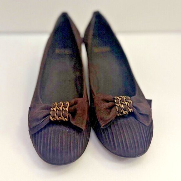 STUART WEITZMAN Women’s 9 Dark Brown Suede Pleated Gold Bow Wedge Heel Shoes - Picture 1 of 16